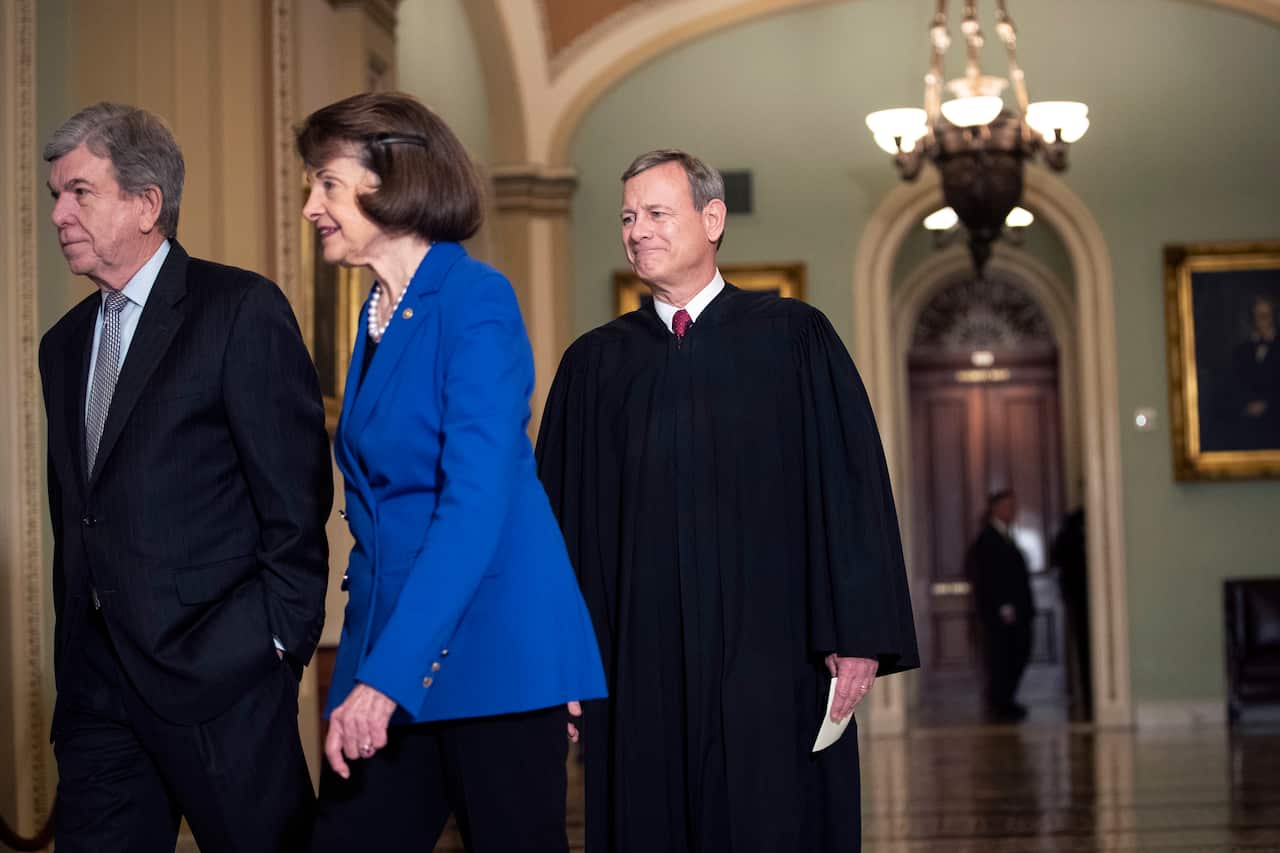 (L-R) Sen. Roy Blunt (R-MO), Sen. Dianne Feinstein (D-CA) and Supreme Court Chief Justice John Roberts arrive to the Senate chamber for impeachment proceedings.