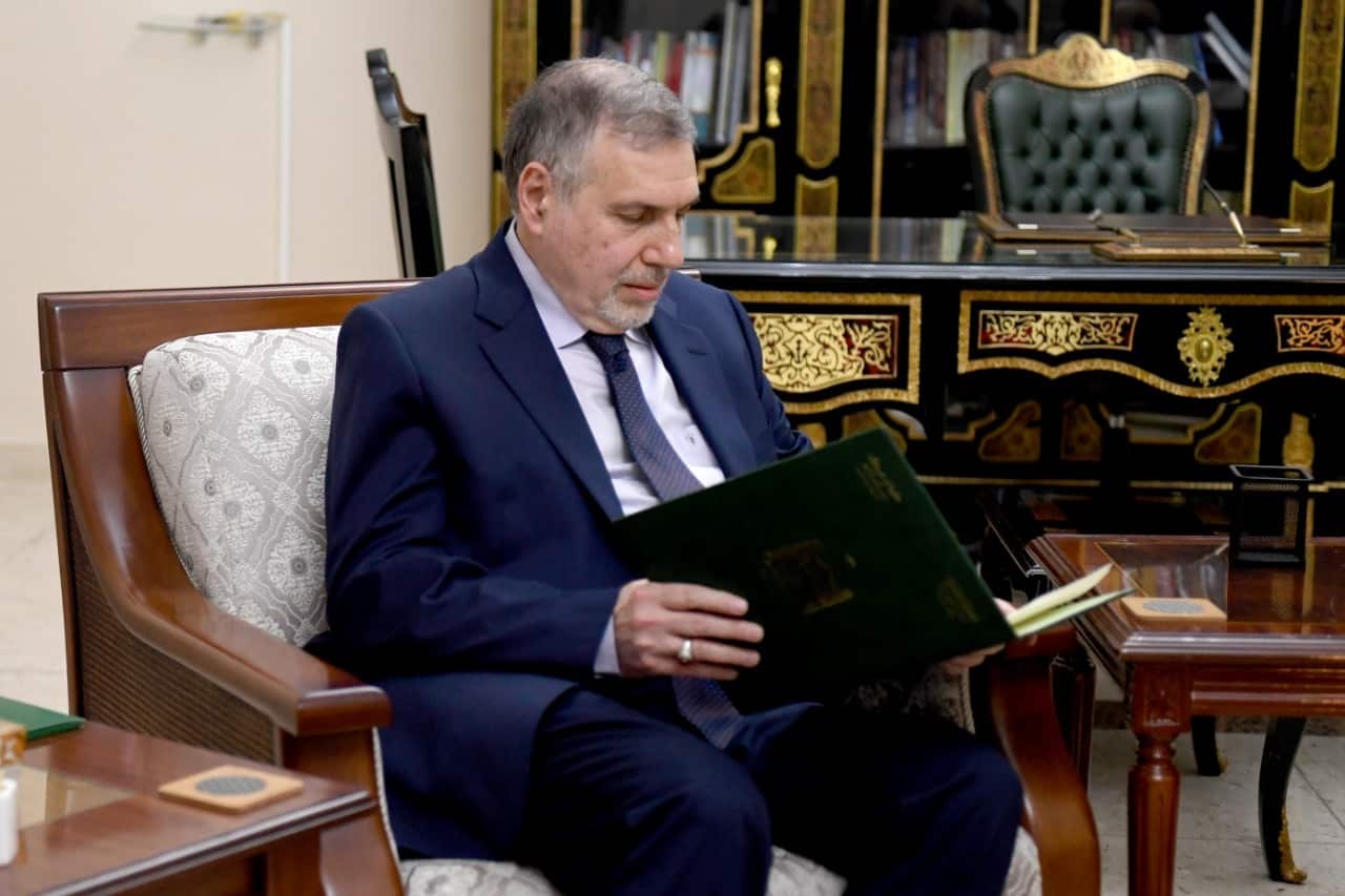 Iraq's former communications minister Mohammed Tawfiq Allawi is assigned to form a new government.