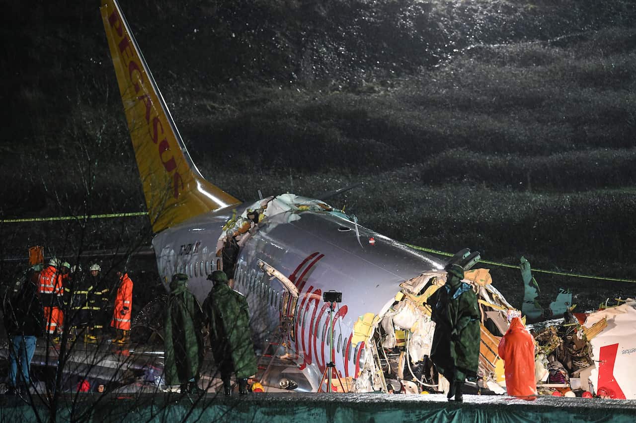 Pegasus Airlines Boeing 737 crash Istanbul Turkey