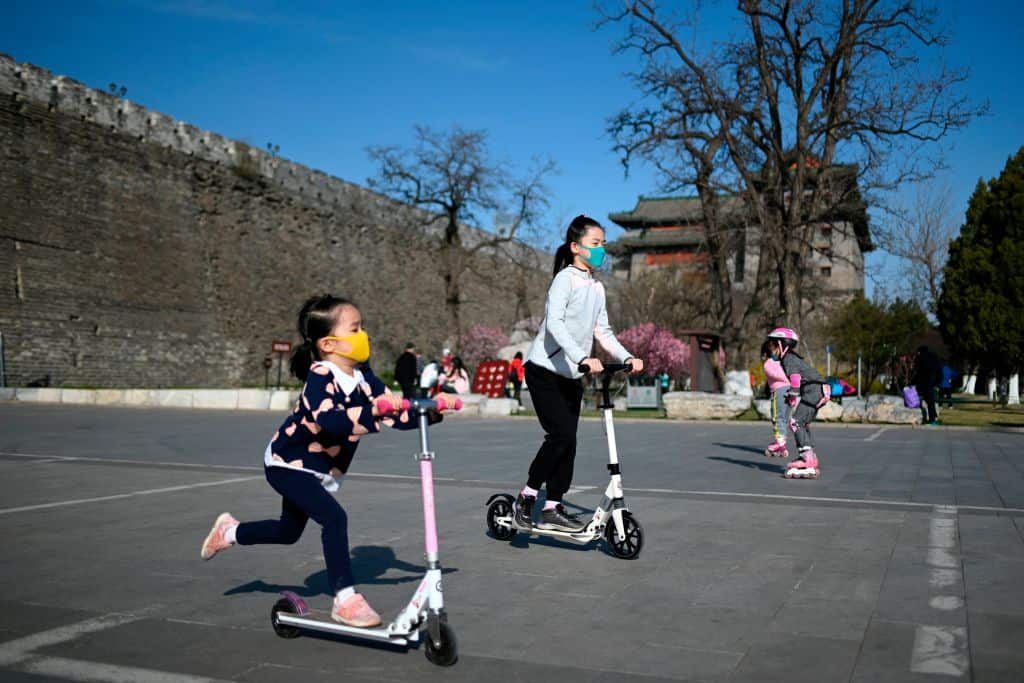 Children wearing face masks in Beijing