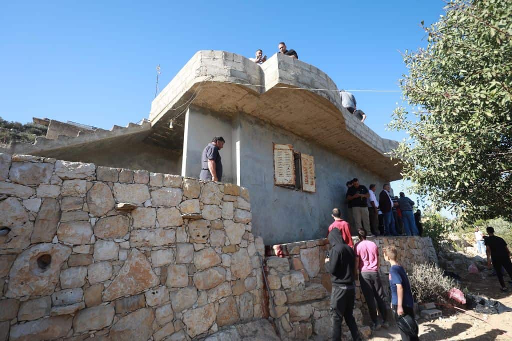 Five Palestinian militants have been killed in clashes during Israeli forces's detention raids in West Bank.