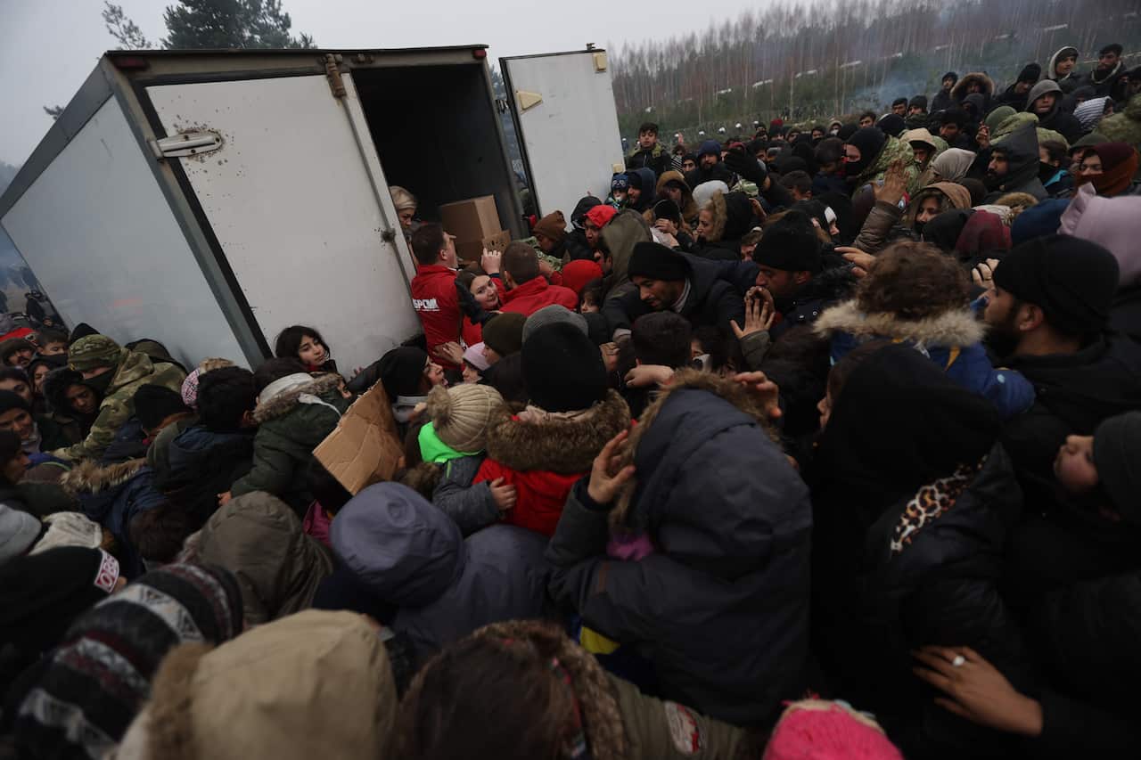 Irregular migrants' waiting at Polish-Belarusian border continue