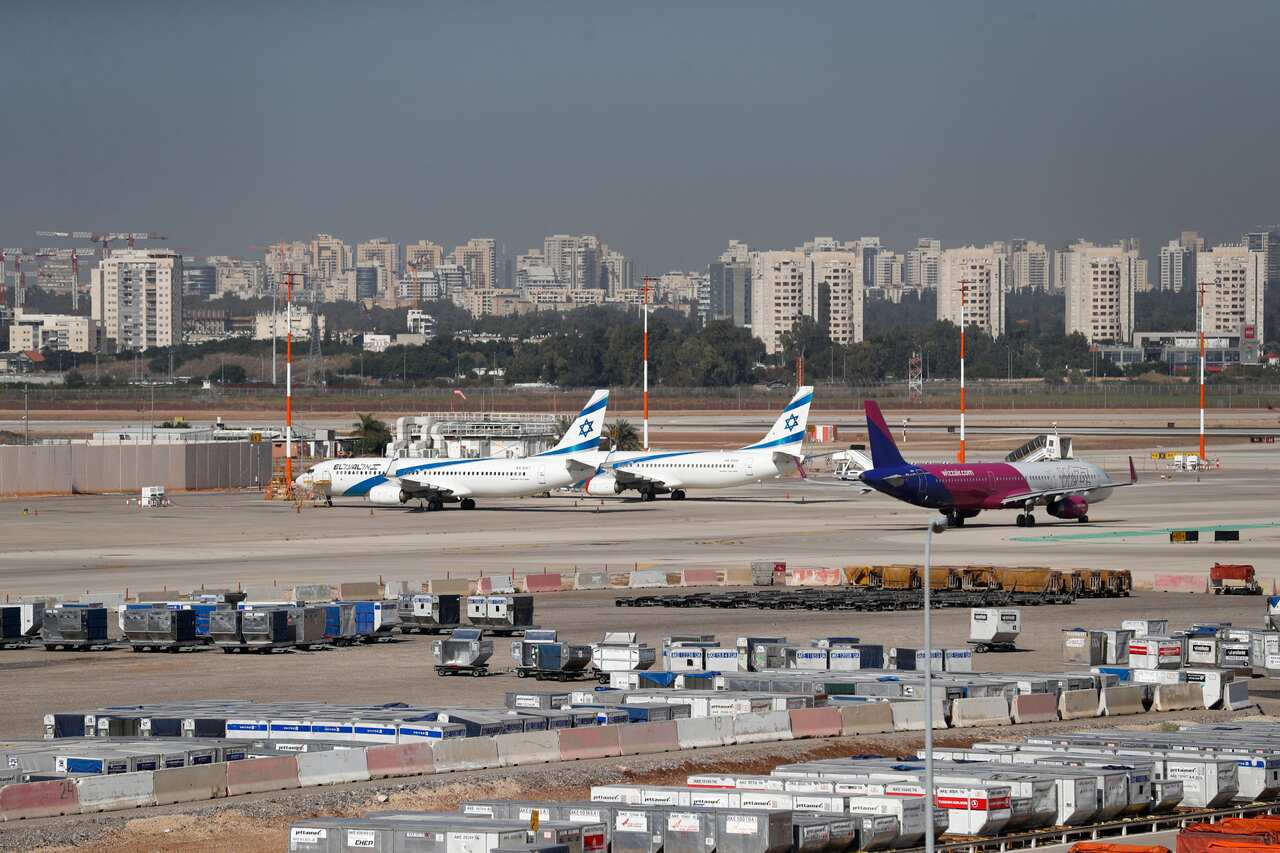 Israel is to close its borders to all foreigners on 28 November, 2021 in a bid to stem the spread of the new Omicron variant of the coronavirus,