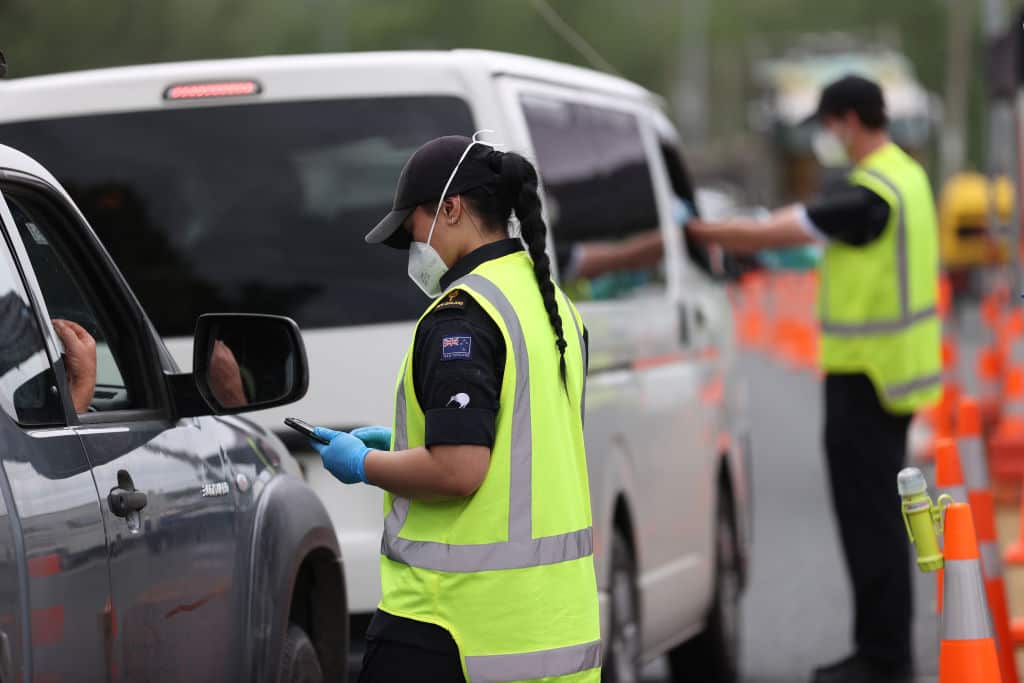 Motorists at the nothern Auckland border at Te Hana have their credentials checked.