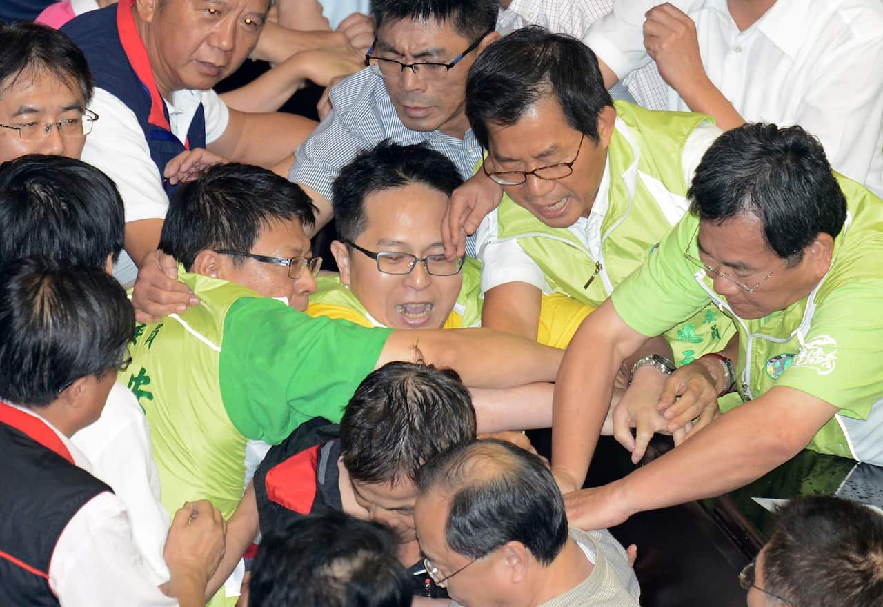 Taiwan parliament brawl