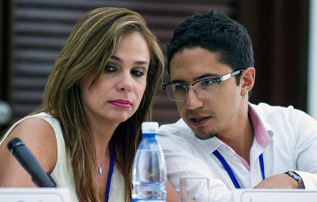 Colombian victim of the armed conflict Angela Maria Giraldo and Jose Antequera during a press conference on August 16, 2014, in Havana. FARC