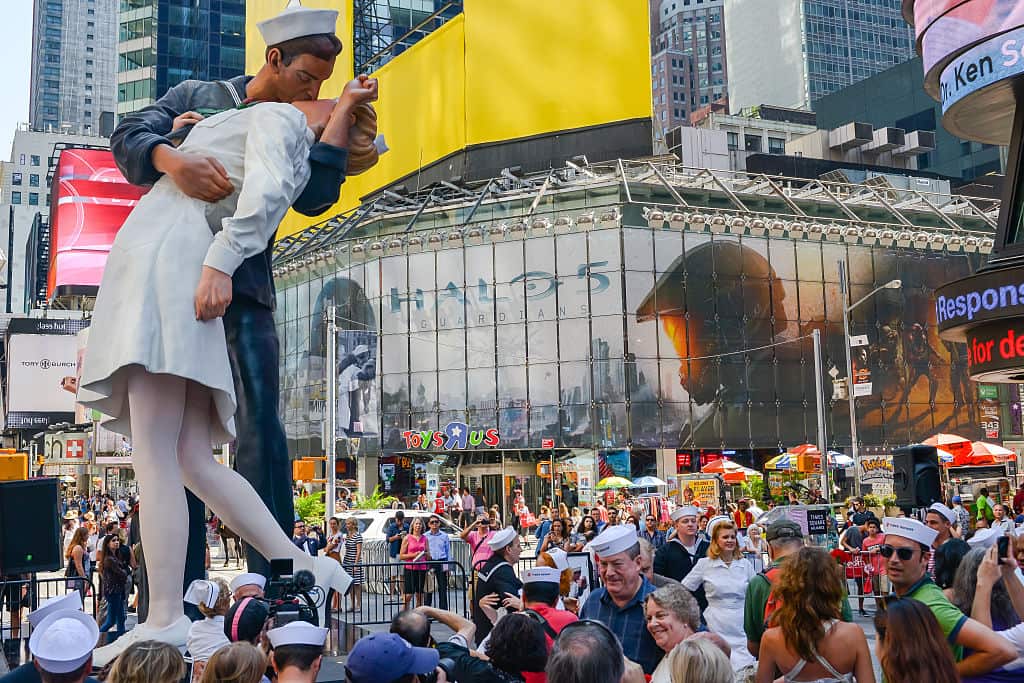 In 2015, a sculpture of the photograph towered over crowds in Times Square.