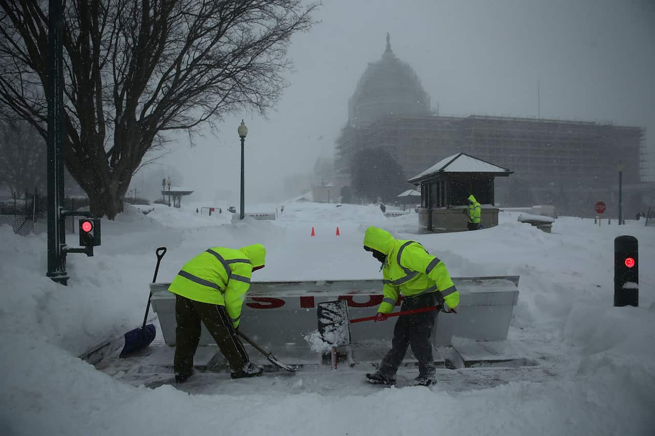 Huge Snow Storm Slams Into Mid Atlantic States