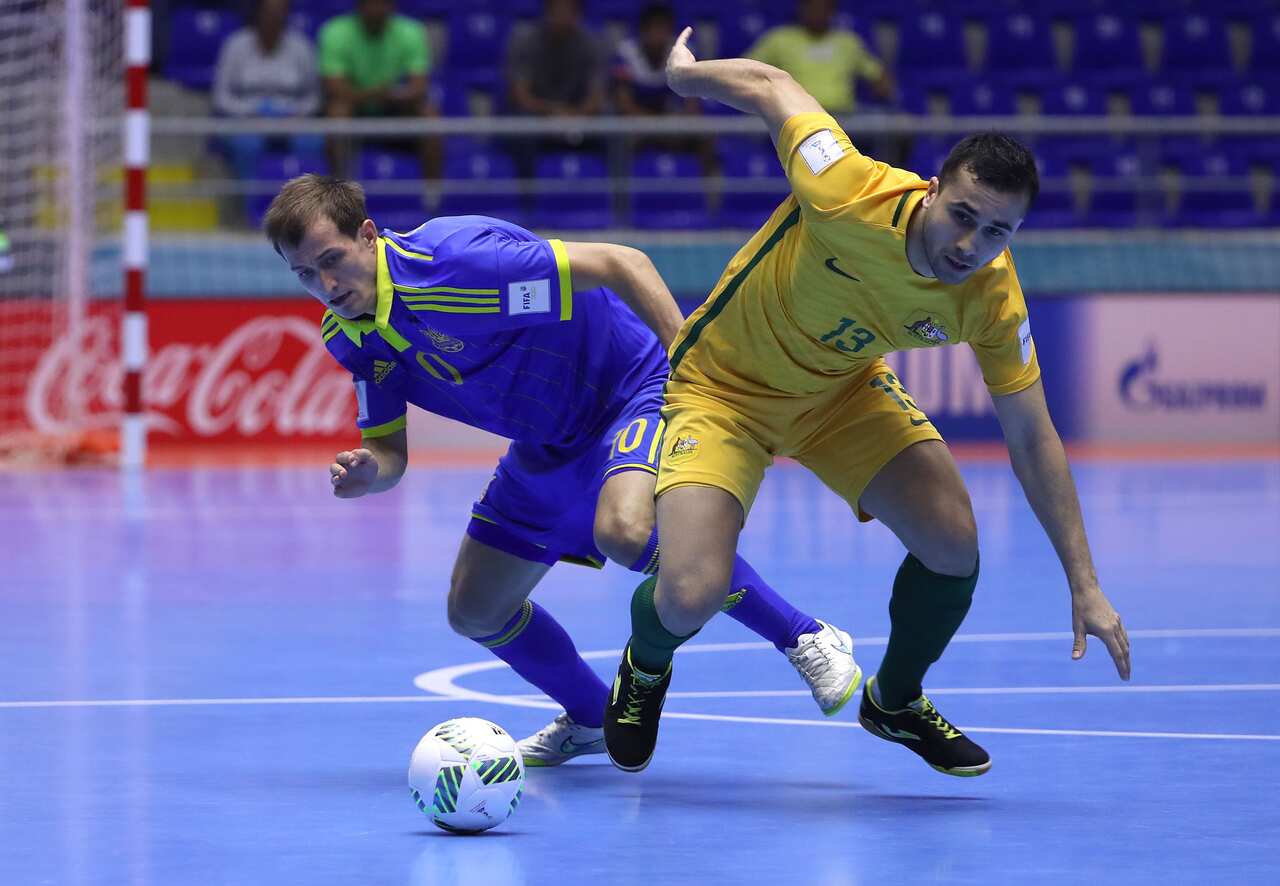 Shervin Adeli plays for Australia against Ukraine at the 2016 FIFA Futsal World Cup in Colombia.