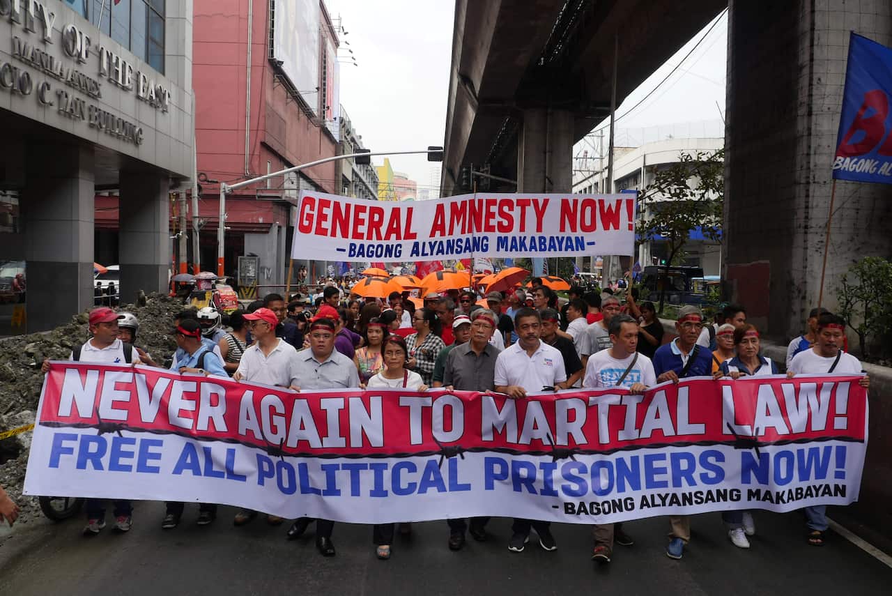 Demonstrators has marched through the street of Recto.The