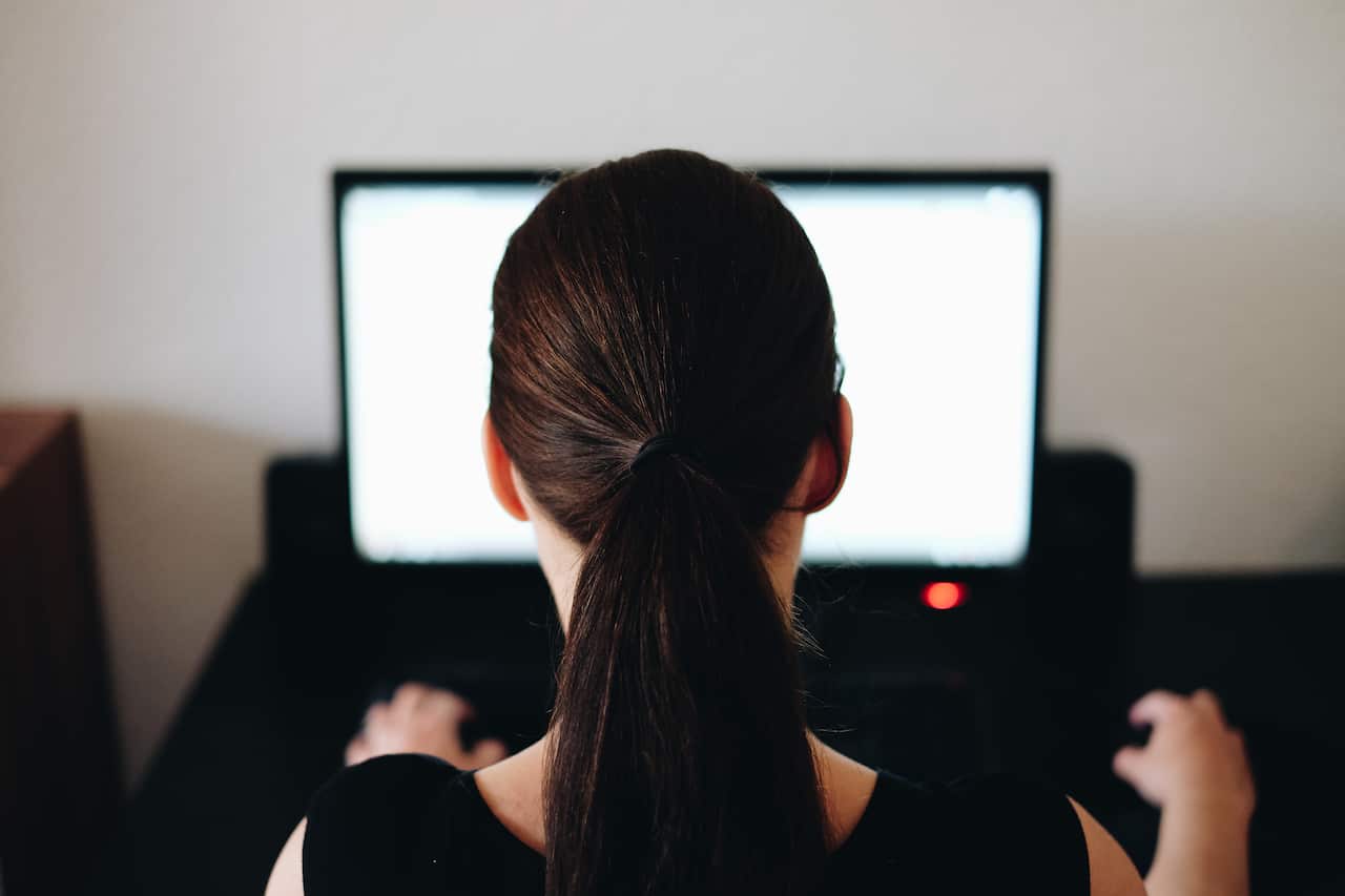 Woman using computer (stock photo)