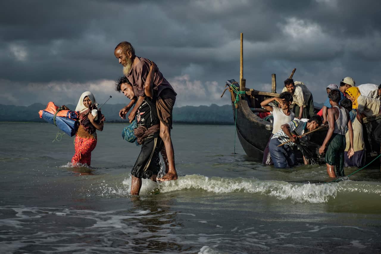 Rohingya Refugees Flood Into Bangladesh
