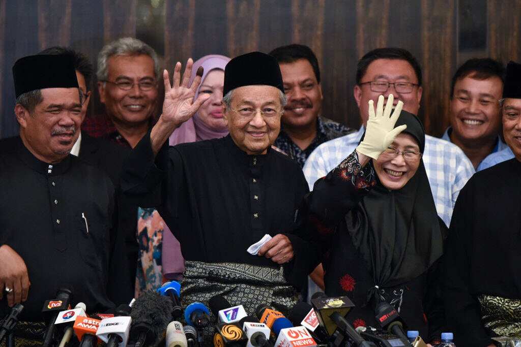 The 7th Malaysian Prime Minister Mahathir Mohamad (92,C) waves to the media during a press conference on May 10, 2018 in Kuala Lumpur.