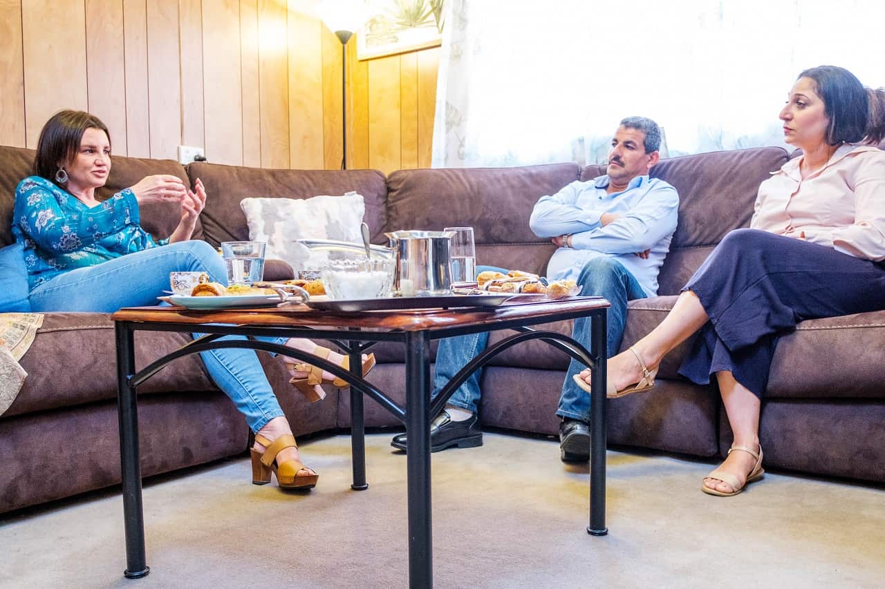 Jacqui Lambie talks with a family about their refugee experience.