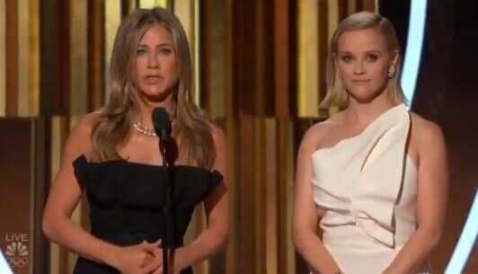 Jennifer Aniston reads out the Aussie star's statement at the Golden Globes. 