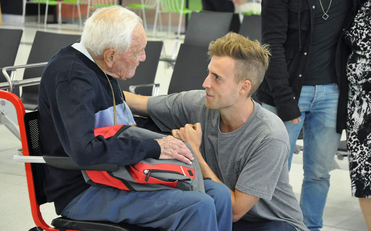 Australian scientist Professor David Goodall farewells his grandson at Perth Airport, Perth, Wednesday, May 2, 2018.