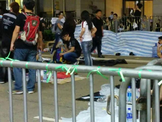 Protesters tied green ribbons along fences Causeway Bay, in Hong Kong, to symbolise police and protesters coming together. (Image: Quartz)