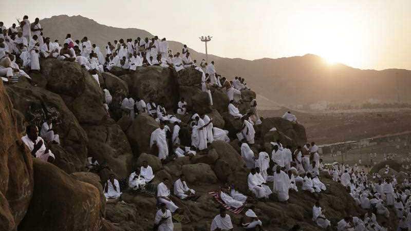 Muslims pray near Mount of Mercy