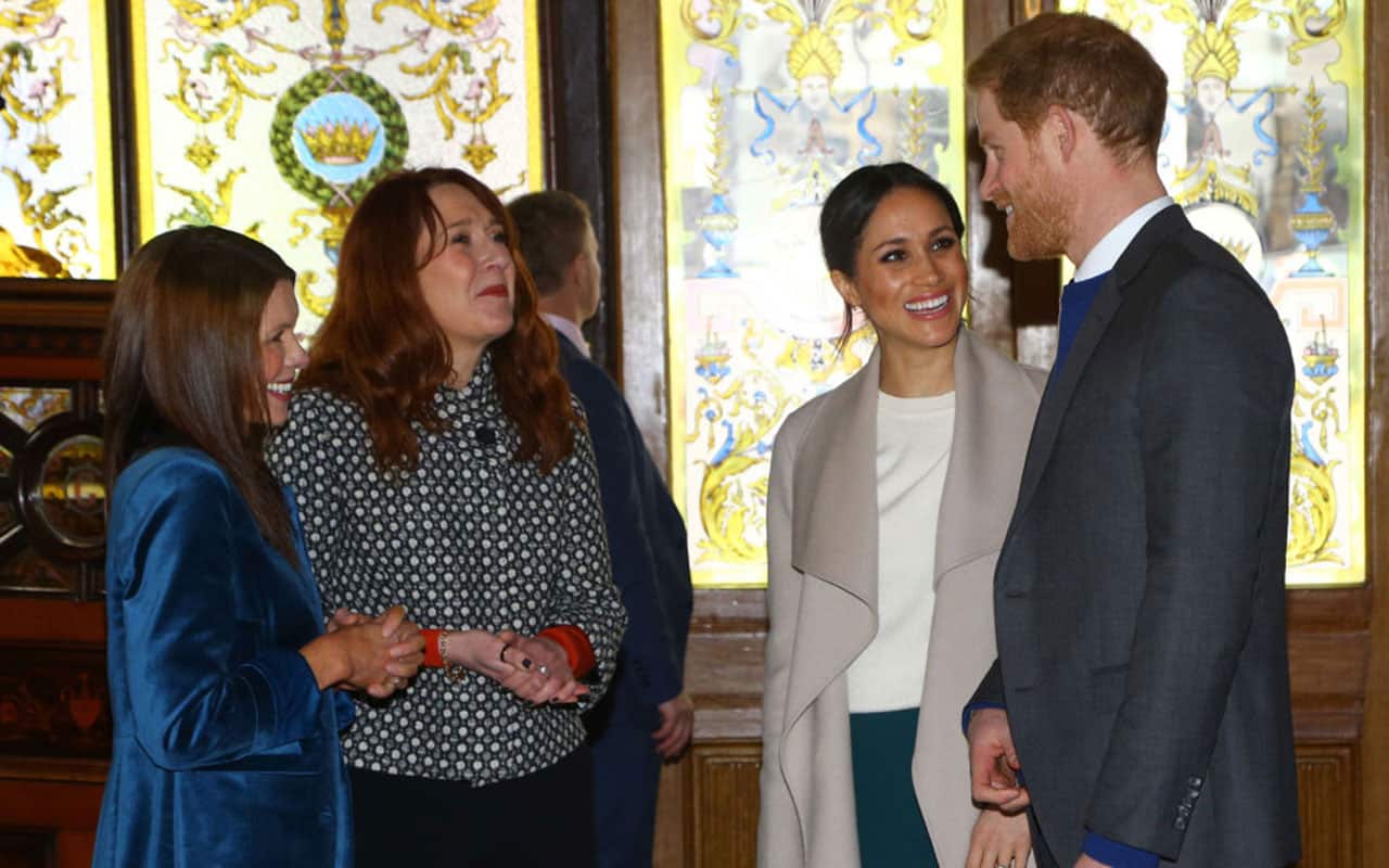Meghan Markle and Prince Harry visit Crown Bar, a former Victorian gin palace owned by the National Trust, on March 23, 2018 in Belfast, Nothern Ireland. 