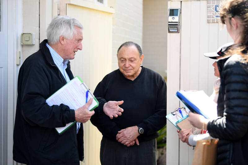Former member for Wentworth and former Liberal Party leader John Hewson talks with Bondi resident Frank Liebeskind as part of an anti-Adani protest.
