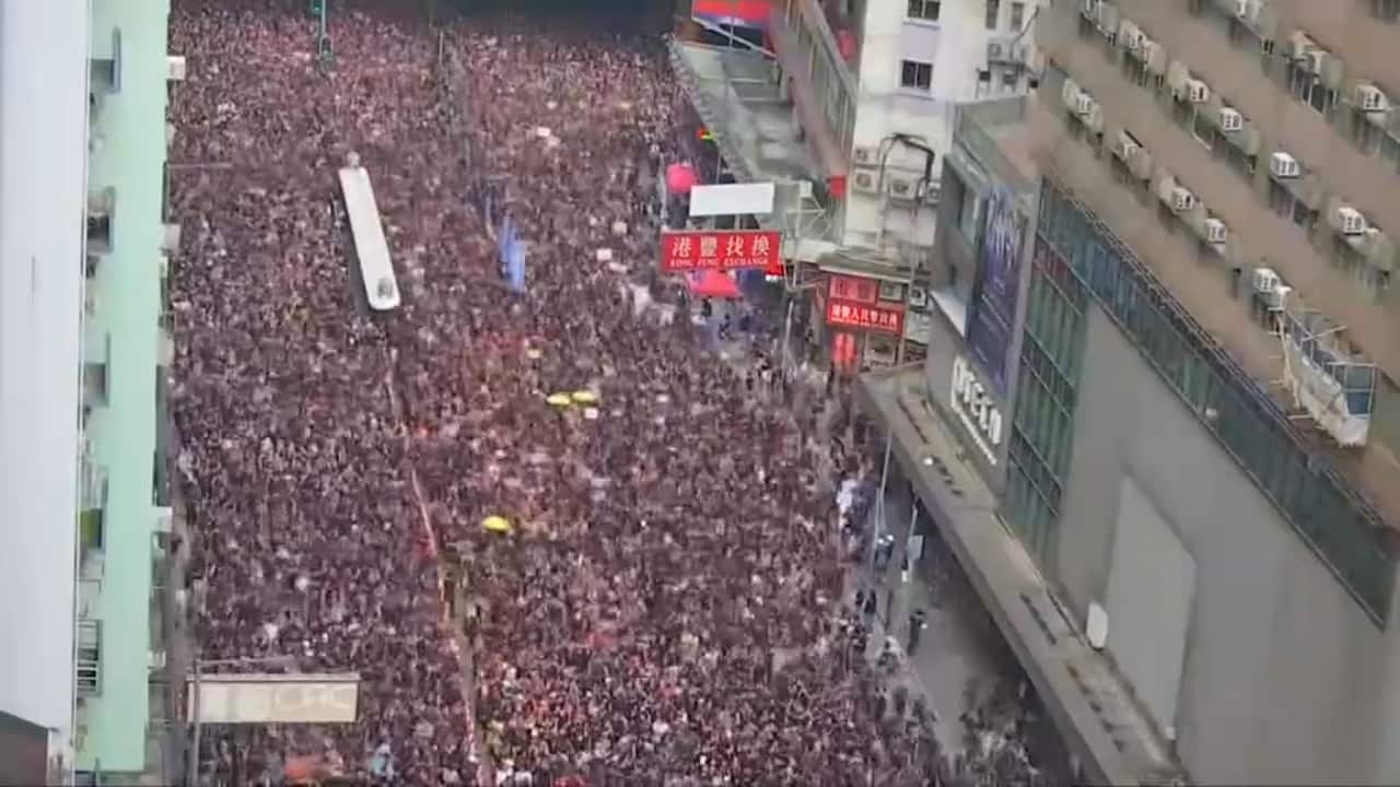 Hong Kong streets fill with people