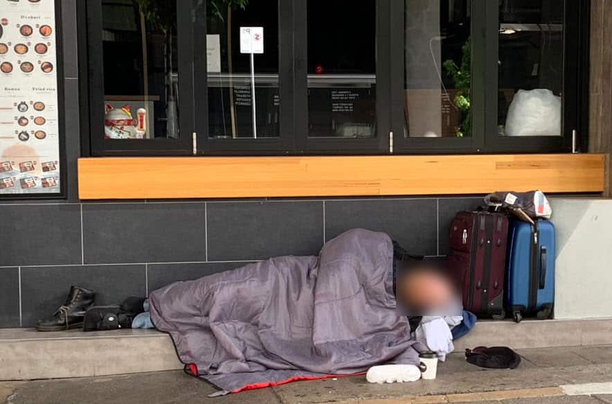 Lisa Scaffidi tweeted this picture of a man sleeping rough, without blurring the face. 