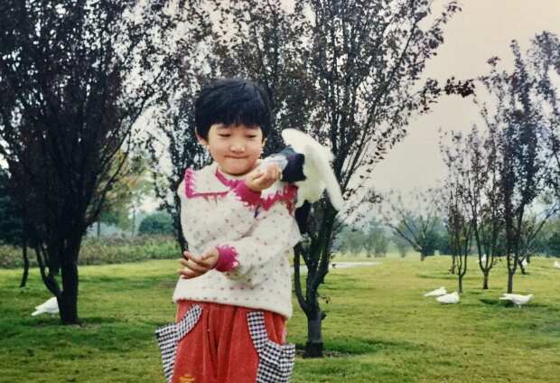 Zoo was born and grew up in Southern China. 