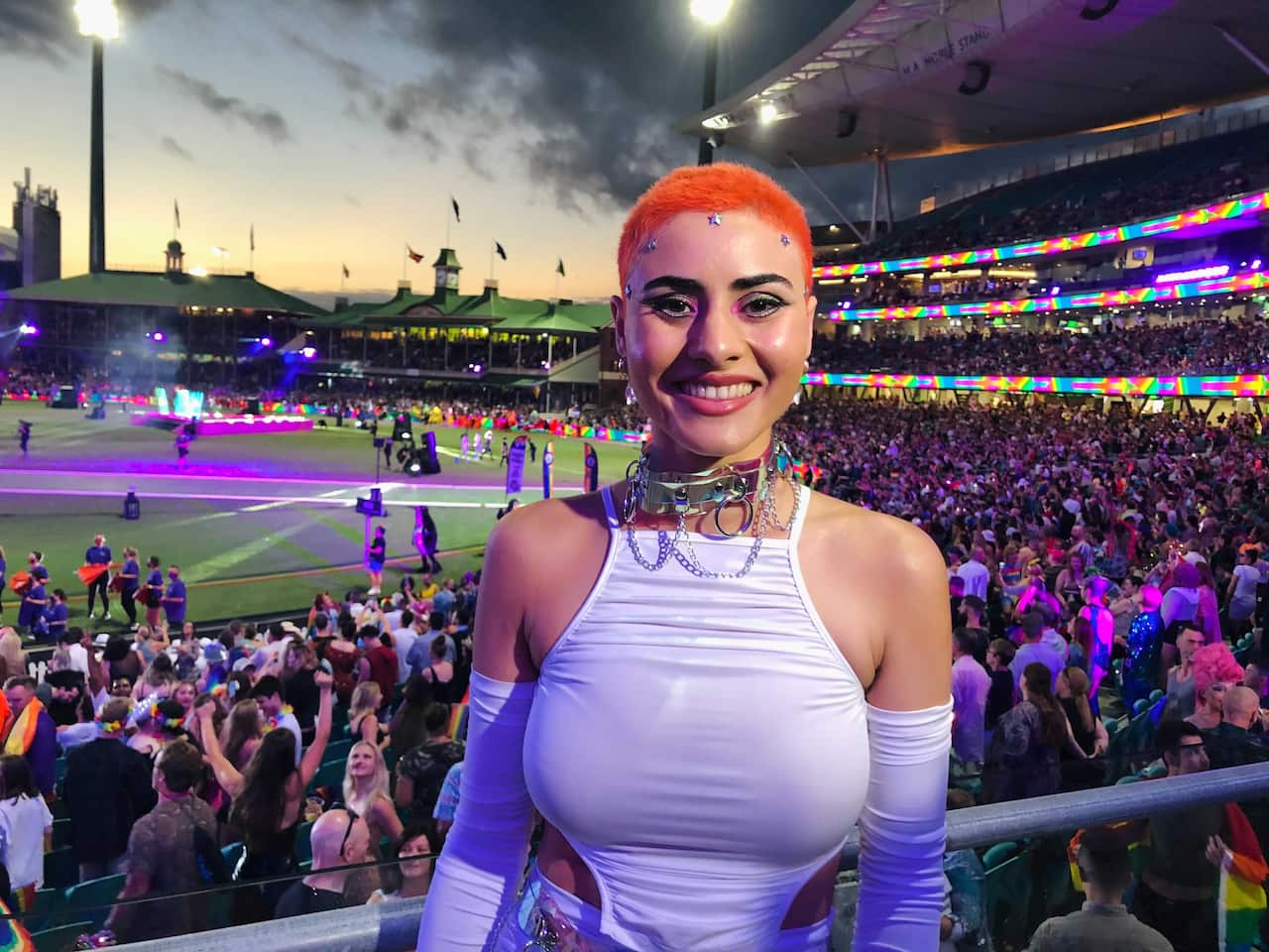 Australian singer-songwriter Montaigne chats to SBS News after performing at the Sydney Mardi Gras.