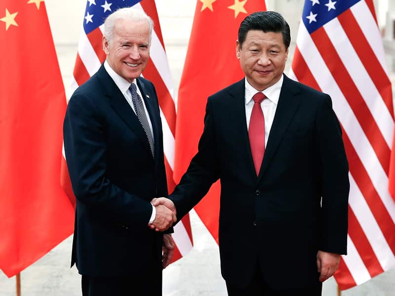 Chinese President Xi Jinping (R) and US Vice President Joe Biden (L)