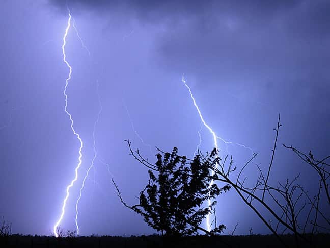 lightning_storm_large_181011_aap_1149523438