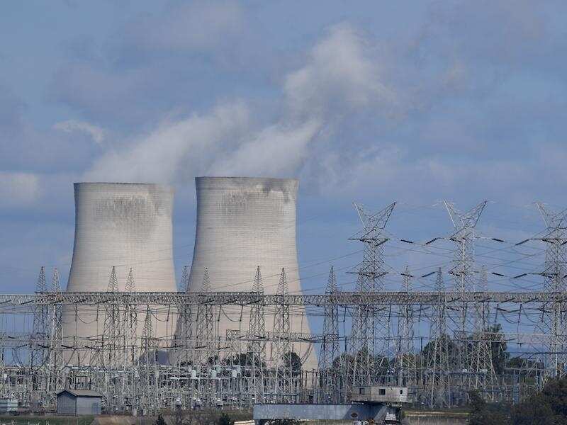 the Bayswater coal-fired power station cooling towers and wires
