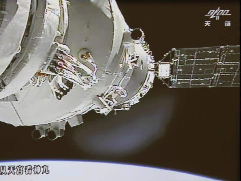 Shenzhou-9 spacecraft and Tiangong