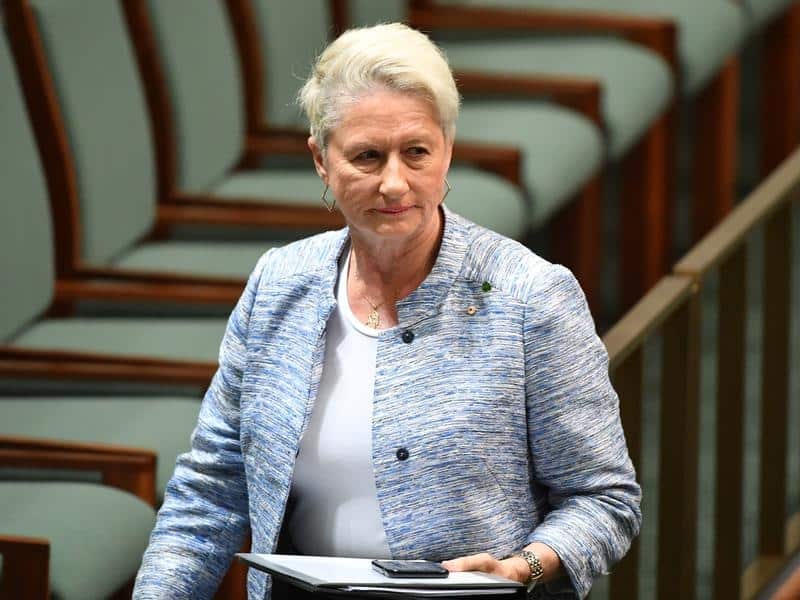 Labor says it will support a crossbench push to get sick asylum seekers off Nauru and Manus Island.