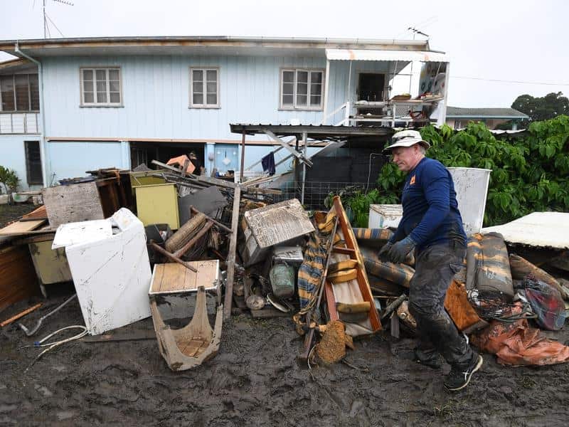 Residents struggling after Townsville's devastating flood have been hit with heatwave conditions. 