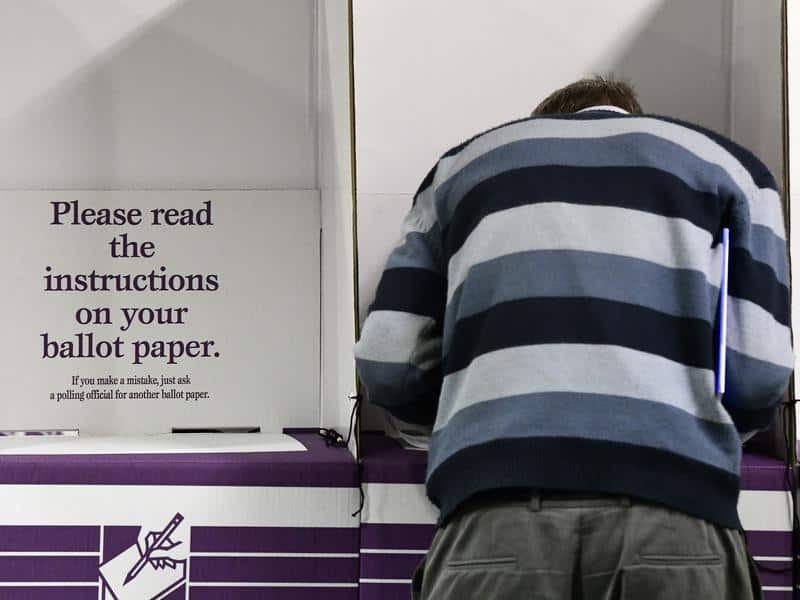 Labor frontbencher Anthony Albanese says three weeks for pre-poll voting may be too long. 