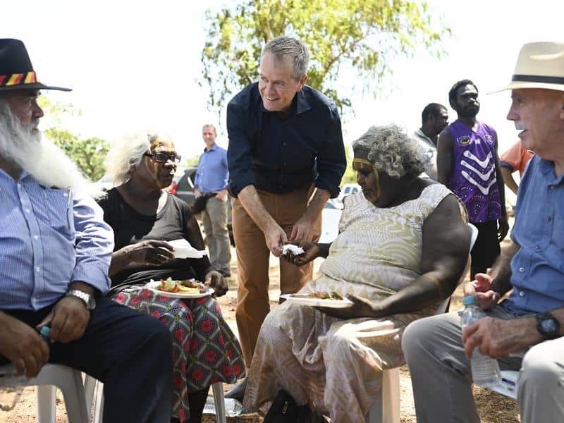 BILL SHORTEN WITH ABORIGINAL ELDERS.