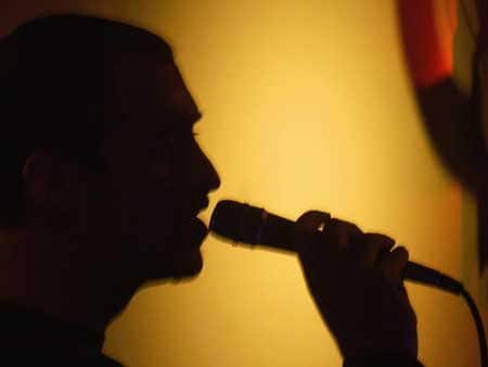 karaoke_b_2212_getty_1207320226