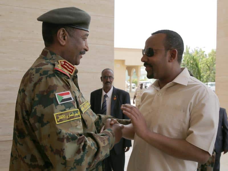 Ethiopian Prime Minister Abi Ahmed (R) and Sudan's Abdelfattah Burhan