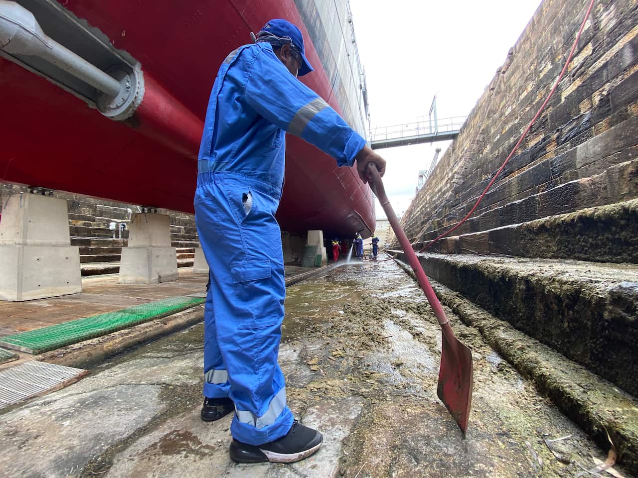 i-Kiribati seafarer volunteers muck in to do some dirty work at the Queensland Maritime Museum. 