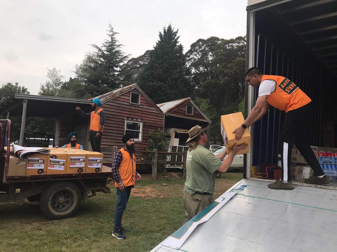 Sikh Support volunteers met with these Braidwood firefighters after a 700 kilometre journey through the night.