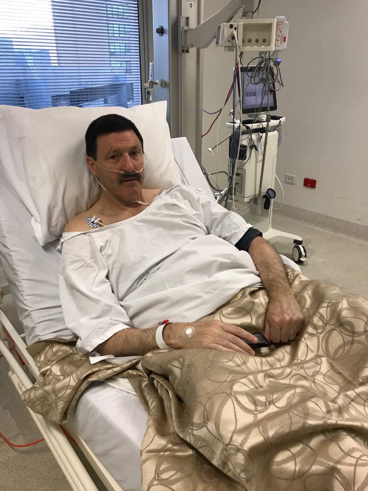 Labor MP Mike Kelly in hospital battling renal failure.