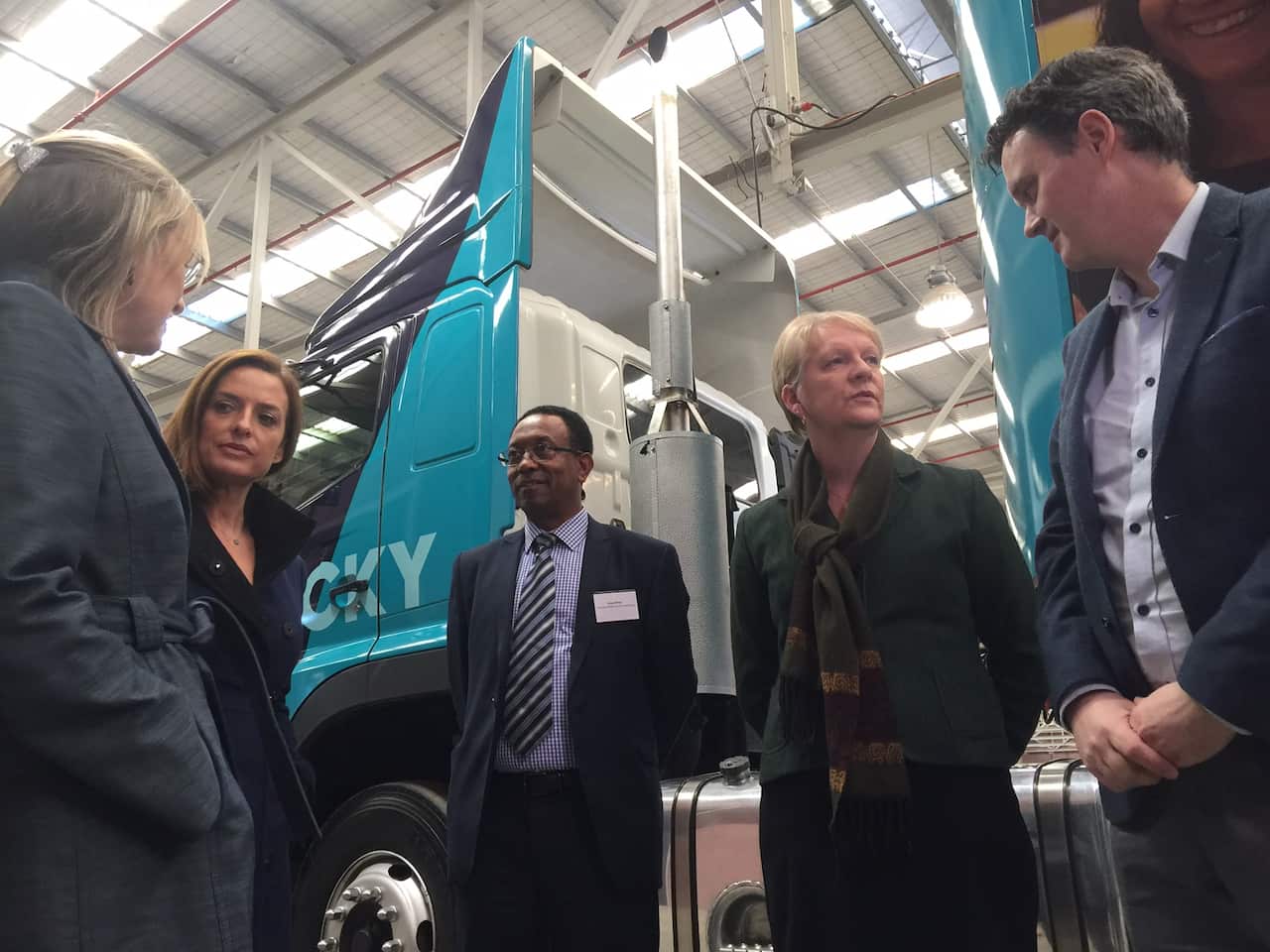 Sisay Dinku (centre) greets state government officials