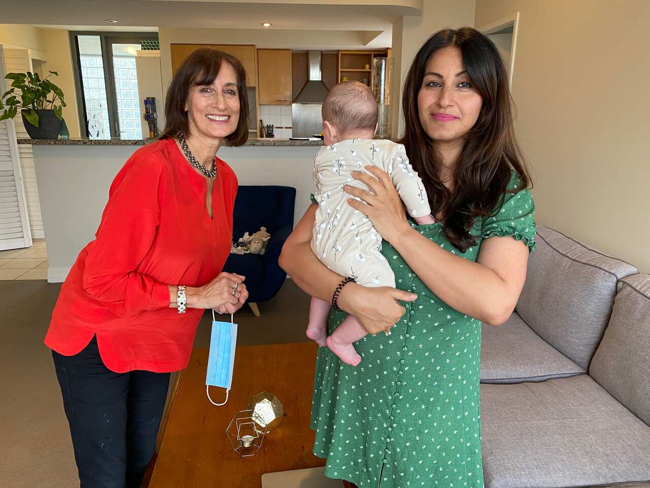 Mum for Mum volunteer Nadene Alhadeff with new mother Nicci Valadi.