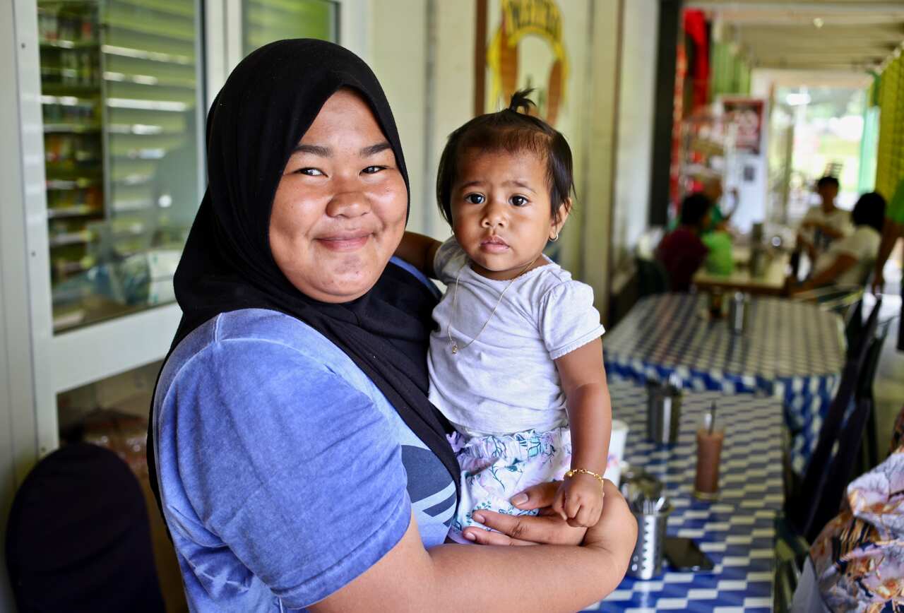 Nuraihanahmad lives on Christmas Island.