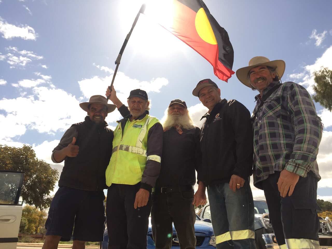 Clinton Pryor gives the thumbs up after meeting Merredin elders and brothers Reginald and Mick Hayden here with his support crew.