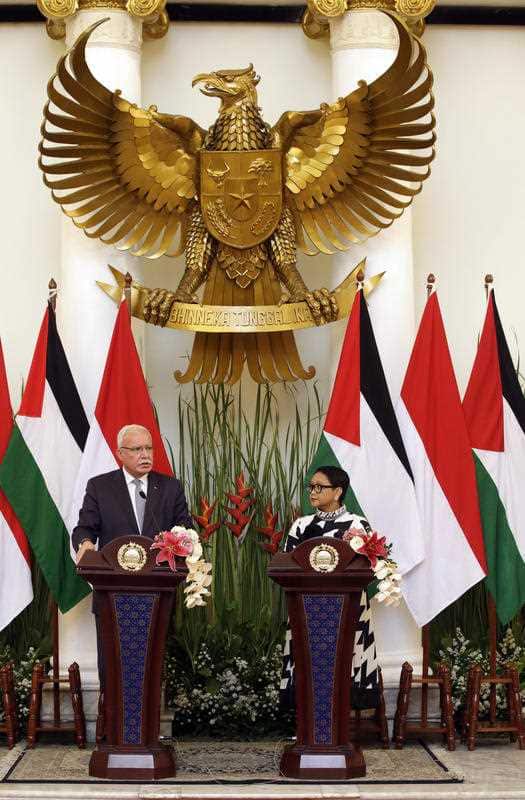 Palestinian Foreign Minister Riyad al-Maliki, left, talks to journalists during a joint press conference with Indonesian Foreign Minister Retno Marsudi.