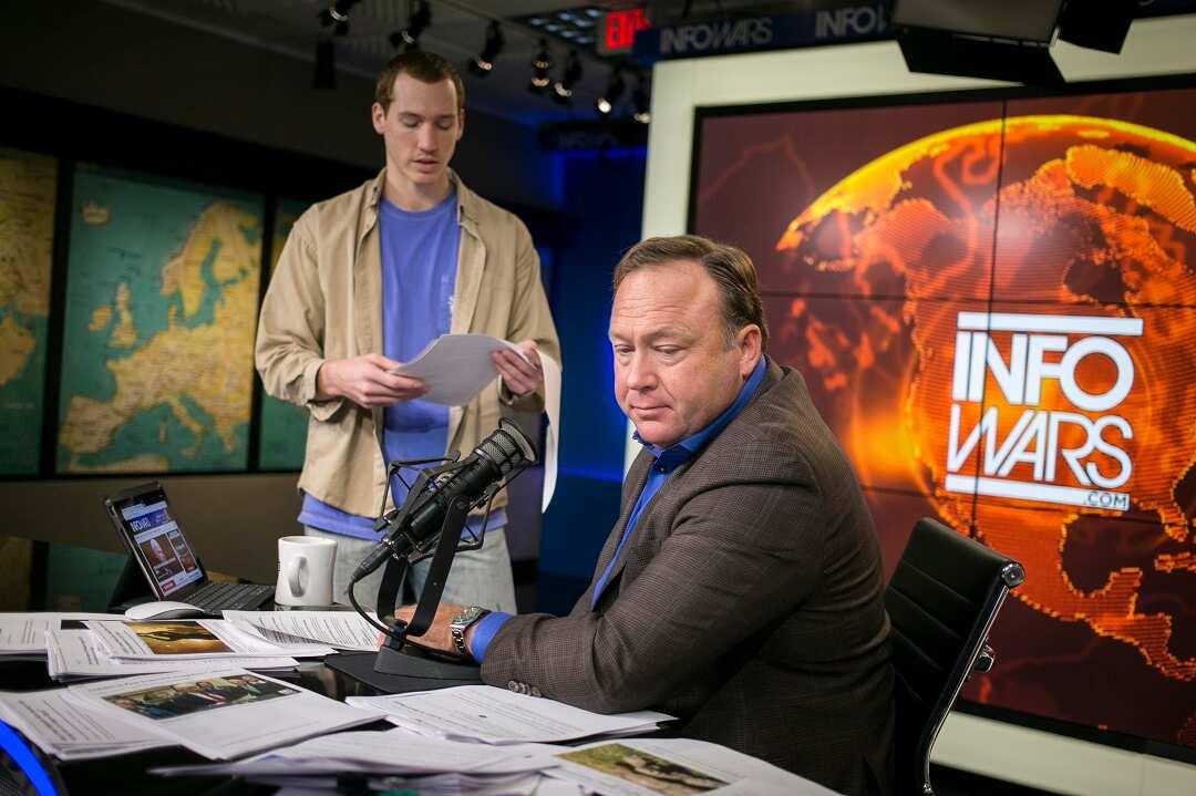 Alex Jones prepares for a show.
