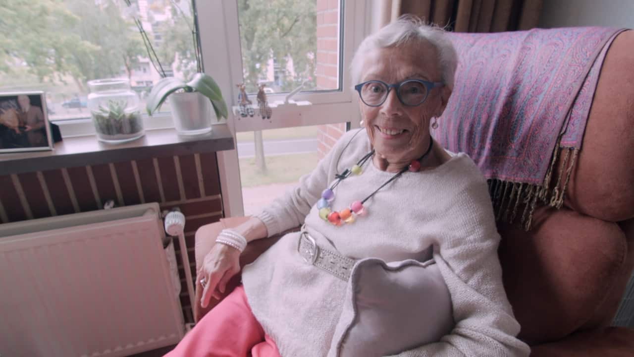 88-year-old Trijntje Hofsteede lives on the seventh floor. She says the intergenerational flirting is "all part of the game".