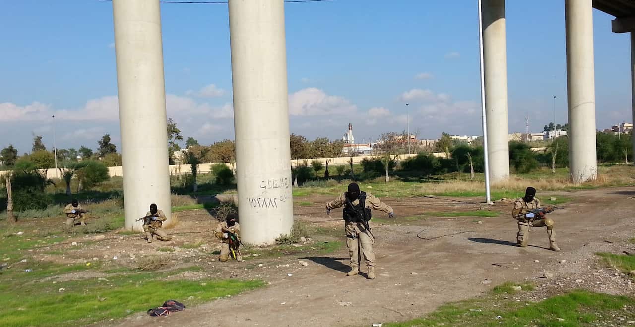IS fighters training in Mosul