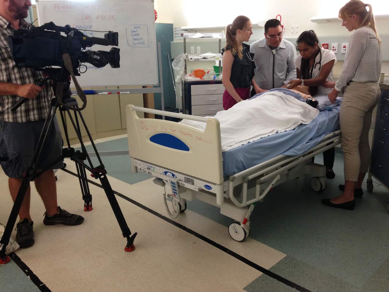 Dr Isaac Hohaia shows Vinka and two other medical students how to react in an emergency. 